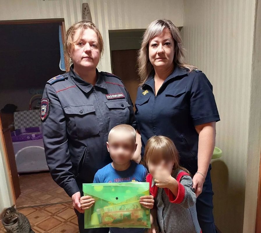 Полицейские Вологодской области принимают активное участие в акции «Помоги пойти учиться» Полицейские Вологодской области принимают активное участие в акции «Помоги пойти учиться»