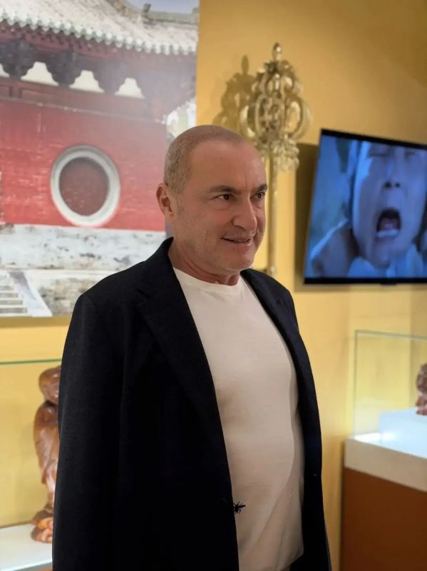 Георгий Филимонов: Перед концертом Михаил Турецкий побывал в Музее традиционной культуры Китая в Вологде Георгий Филимонов: Перед концертом Михаил Турецкий побывал в Музее традиционной культуры Китая в Вологде
