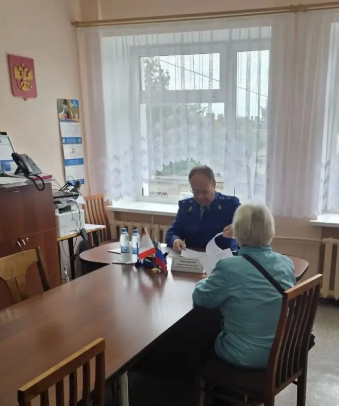Прокурор Вологодской области Андрей Тимошичев провел личный прием жителей Шекснинского округа Прокурор Вологодской области Андрей Тимошичев провел личный прием жителей Шекснинского округа