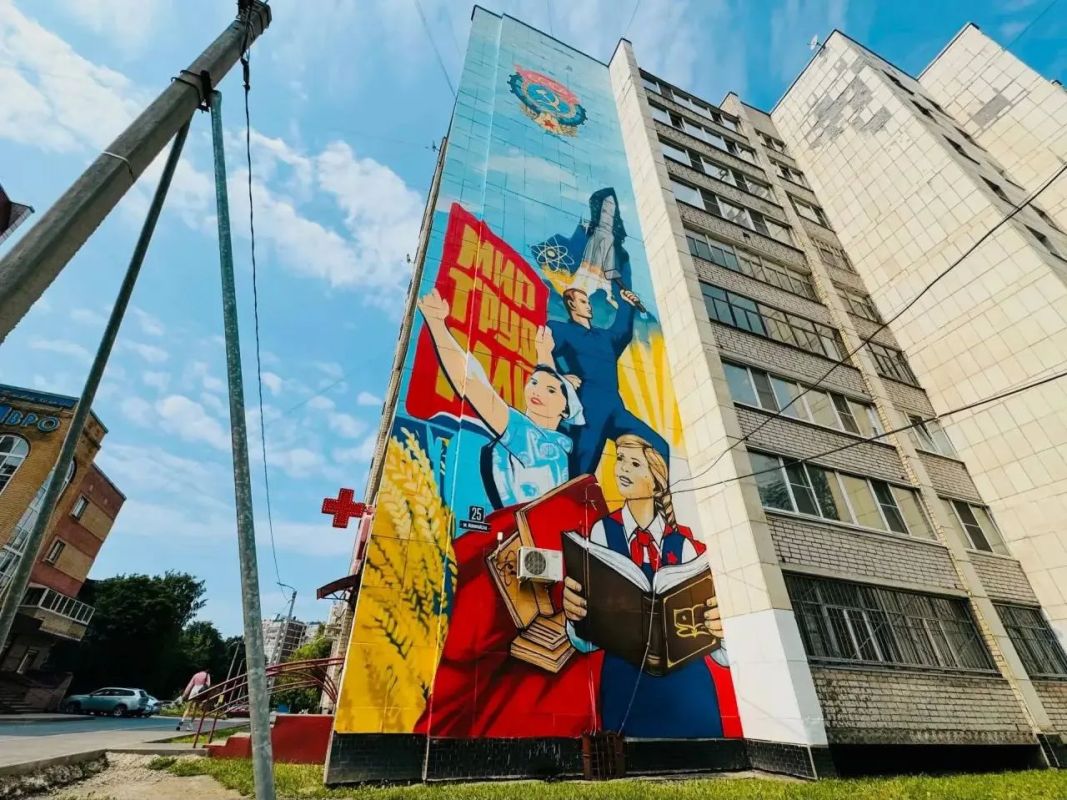 В Череповце завершили работу над ещё 15 муралами В Череповце завершили работу над ещё 15 муралами