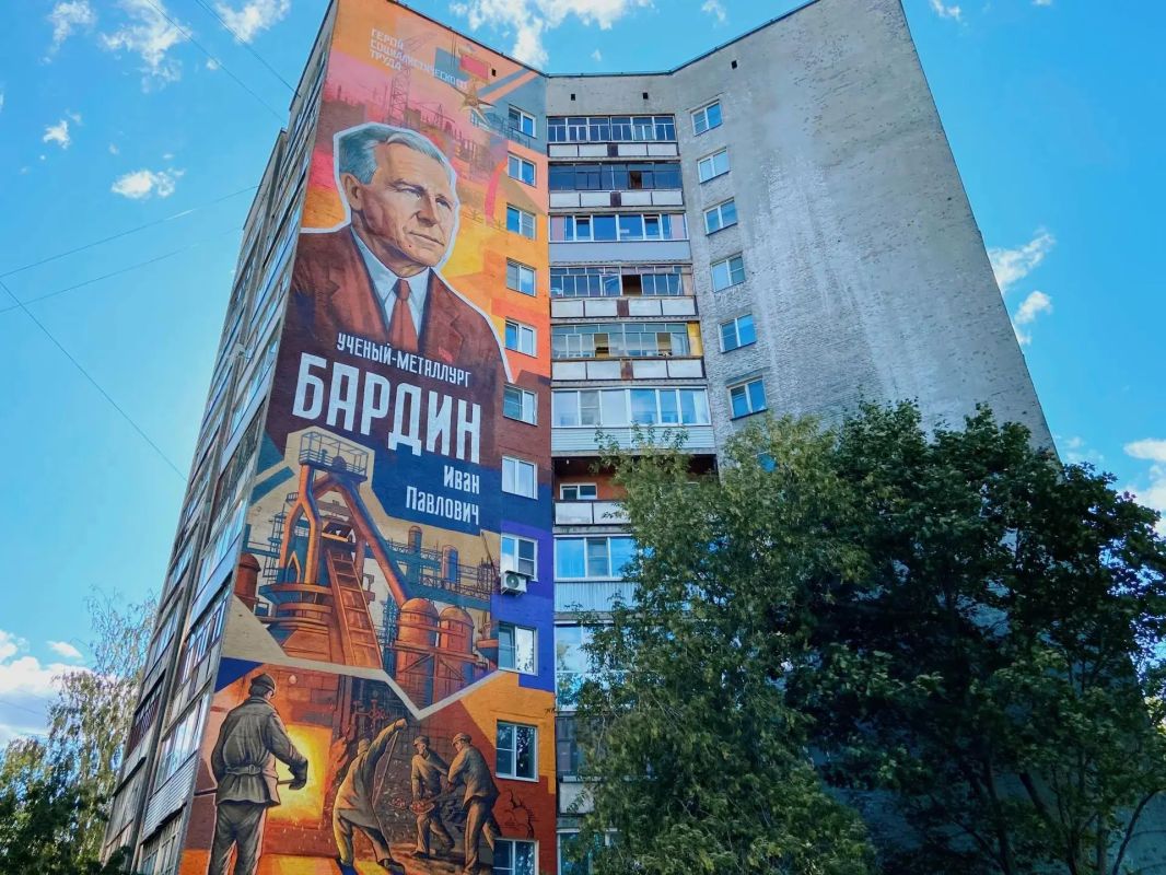 В Череповце появились ещё 15 муралов В Череповце появились ещё 15 муралов