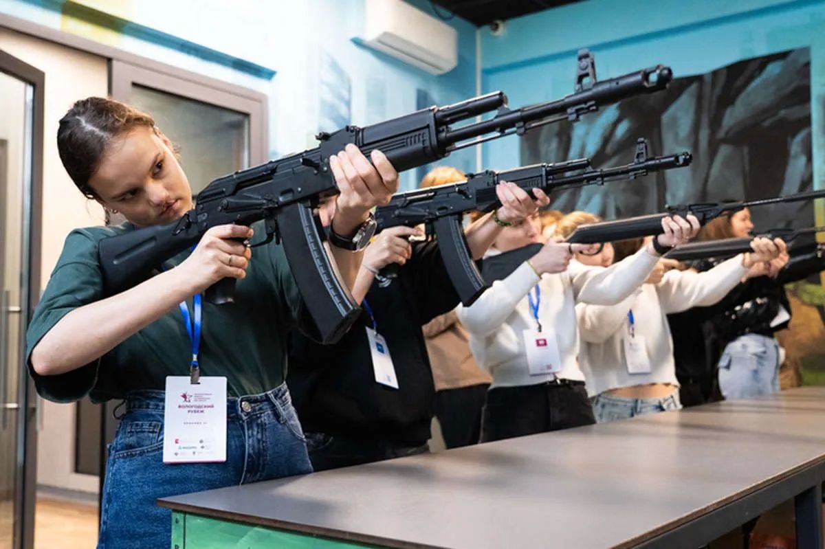 В Череповце впервые прошел военно-исторический фестиваль «Вологодский рубеж» В Череповце впервые прошел военно-исторический фестиваль «Вологодский рубеж»