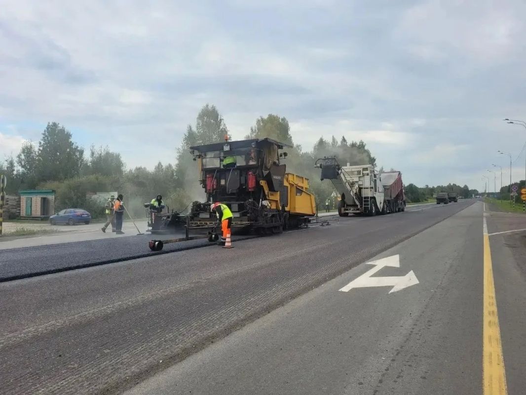 На трассе М-8 между Вологдой и Соколом меняют дорожное покрытие На трассе М-8 между Вологдой и Соколом меняют дорожное покрытие