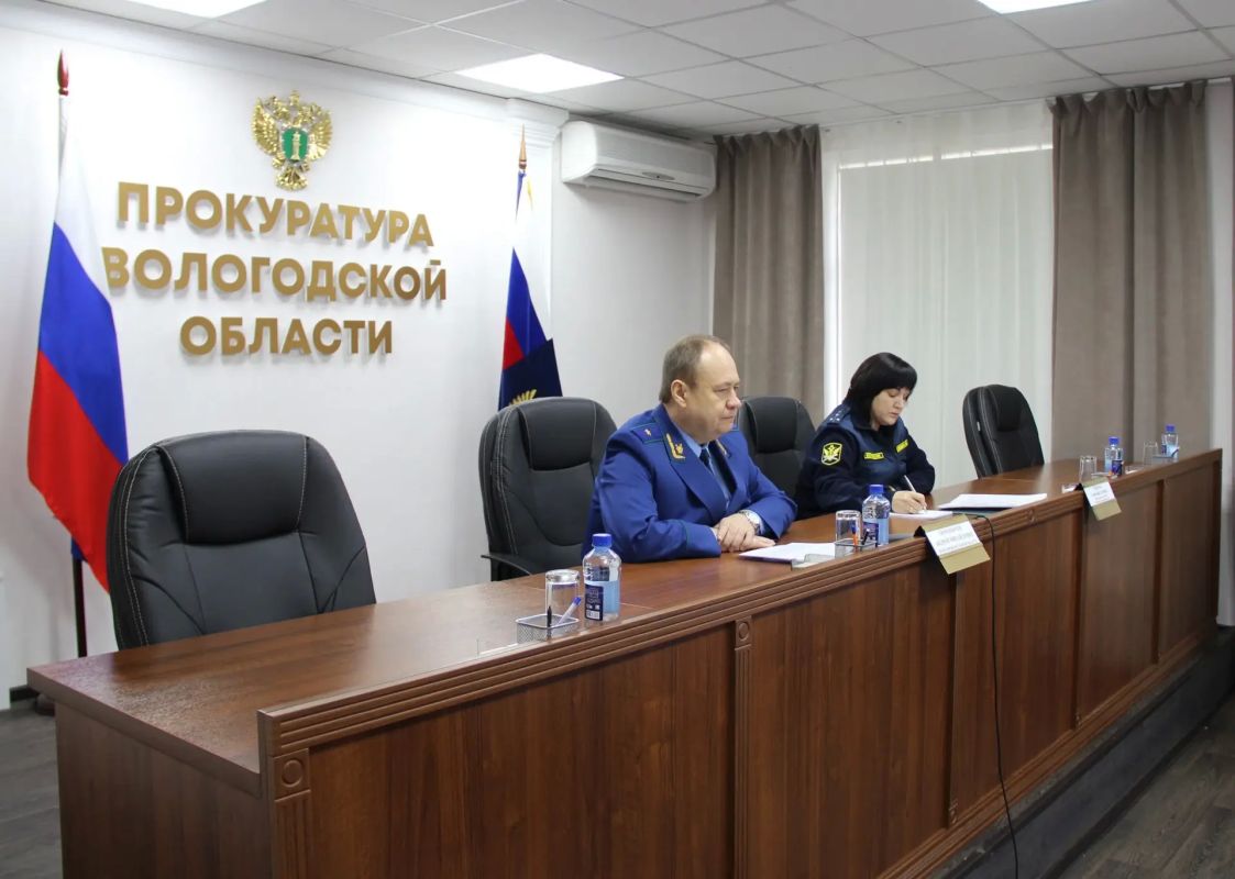 В прокуратуре области состоялось совместное заседание коллегий прокуратуры области и УФССП России по Вологодской области В прокуратуре области состоялось совместное заседание коллегий прокуратуры области и УФССП России по Вологодской области