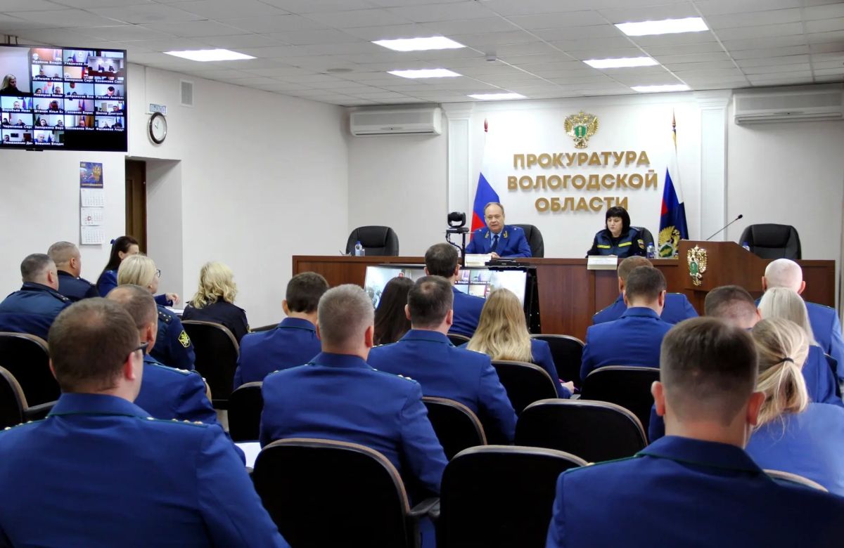 В прокуратуре области состоялось совместное заседание коллегий прокуратуры области и УФССП России по Вологодской области В прокуратуре области состоялось совместное заседание коллегий прокуратуры области и УФССП России по Вологодской области