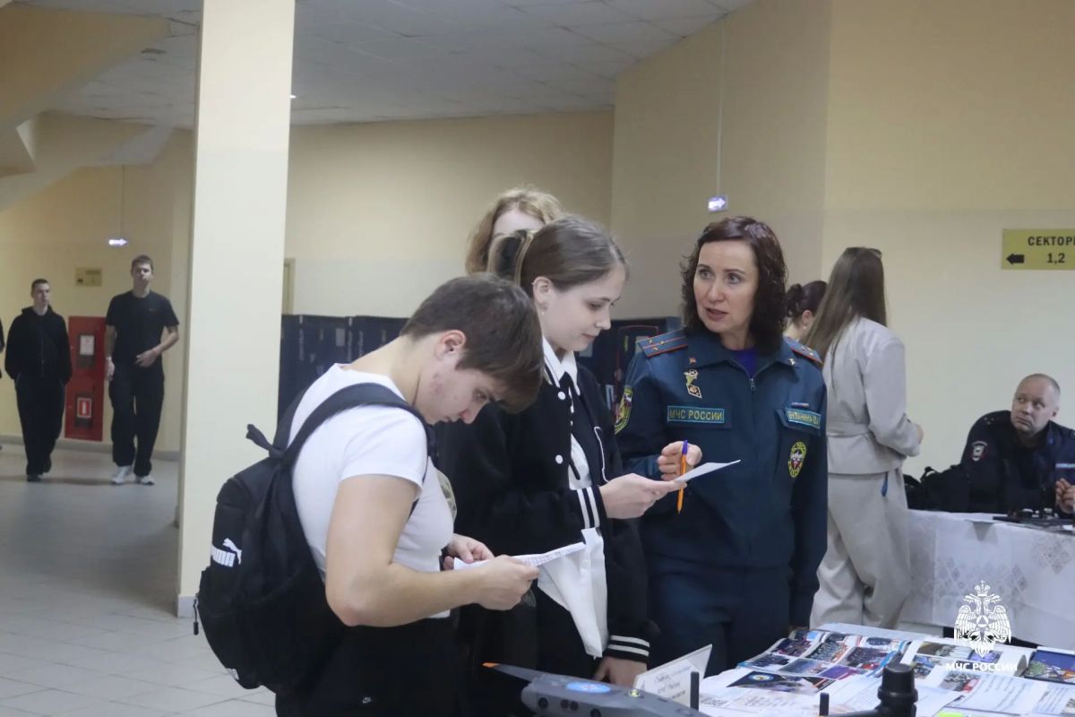 Главное управление МЧС России по Вологодской области участвует в студенческом празднике Главное управление МЧС России по Вологодской области участвует в студенческом празднике