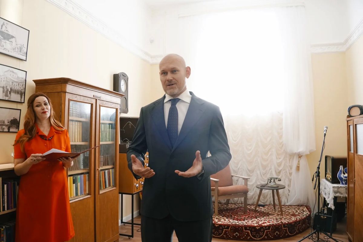 Андрей Накрошаев: Новая жизнь старейшей библиотеки Череповца: открыли библиотеку №2 после ремонта Андрей Накрошаев: Новая жизнь старейшей библиотеки Череповца: открыли библиотеку №2 после ремонта