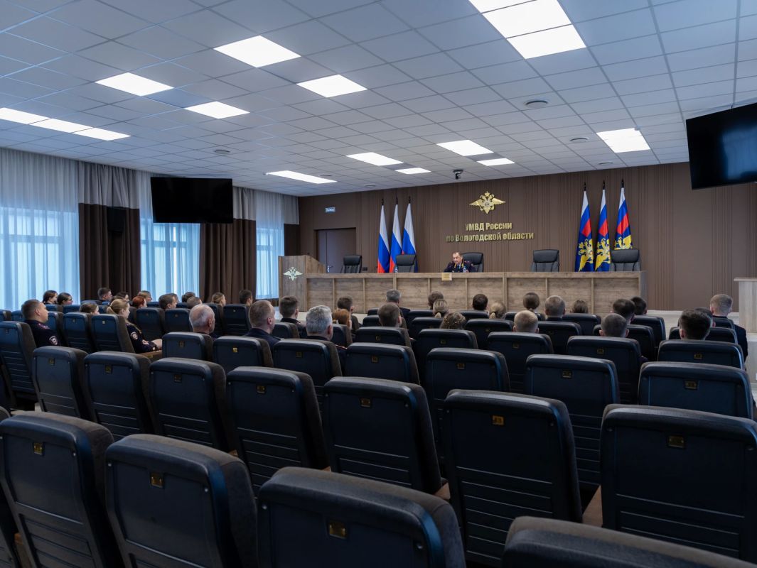 Начальника УМВД России по Вологодской области Павел Серов встретился с выпускниками вузов МВД России 2026 года Начальника УМВД России по Вологодской области Павел Серов встретился с выпускниками вузов МВД России 2026 года