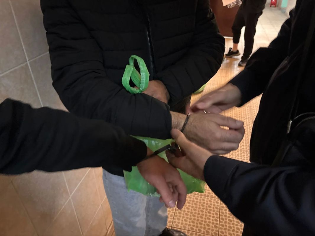 В Череповце выявили трех иностранцев, нарушивших миграционное законодательство В Череповце выявили трех иностранцев, нарушивших миграционное законодательство
