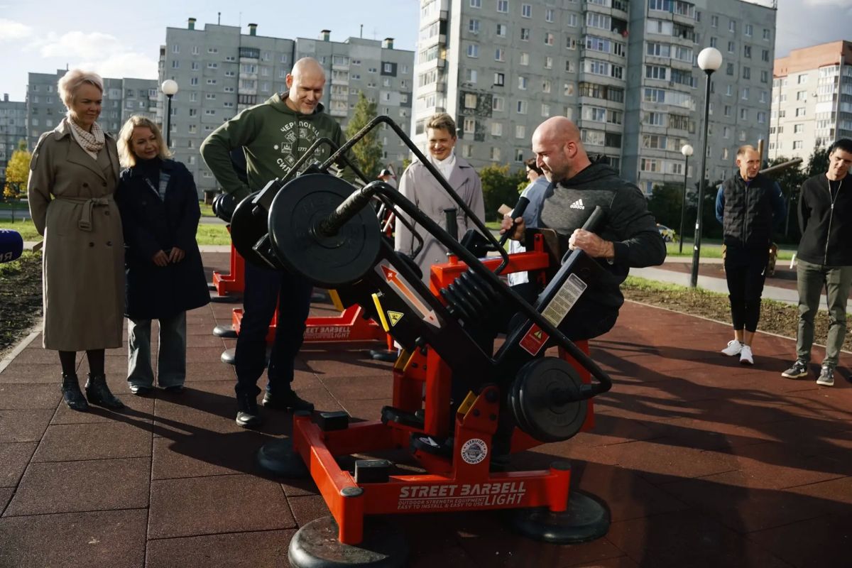 Андрей Накрошаев: В Череповце впервые установили профессиональные спортивные тренажеры под открытым небом Андрей Накрошаев: В Череповце впервые установили профессиональные спортивные тренажеры под открытым небом