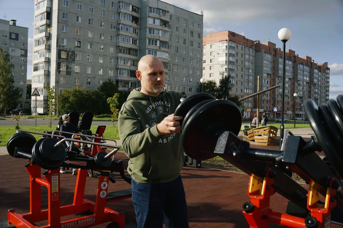 Андрей Накрошаев: В Череповце впервые установили профессиональные спортивные тренажеры под открытым небом Андрей Накрошаев: В Череповце впервые установили профессиональные спортивные тренажеры под открытым небом