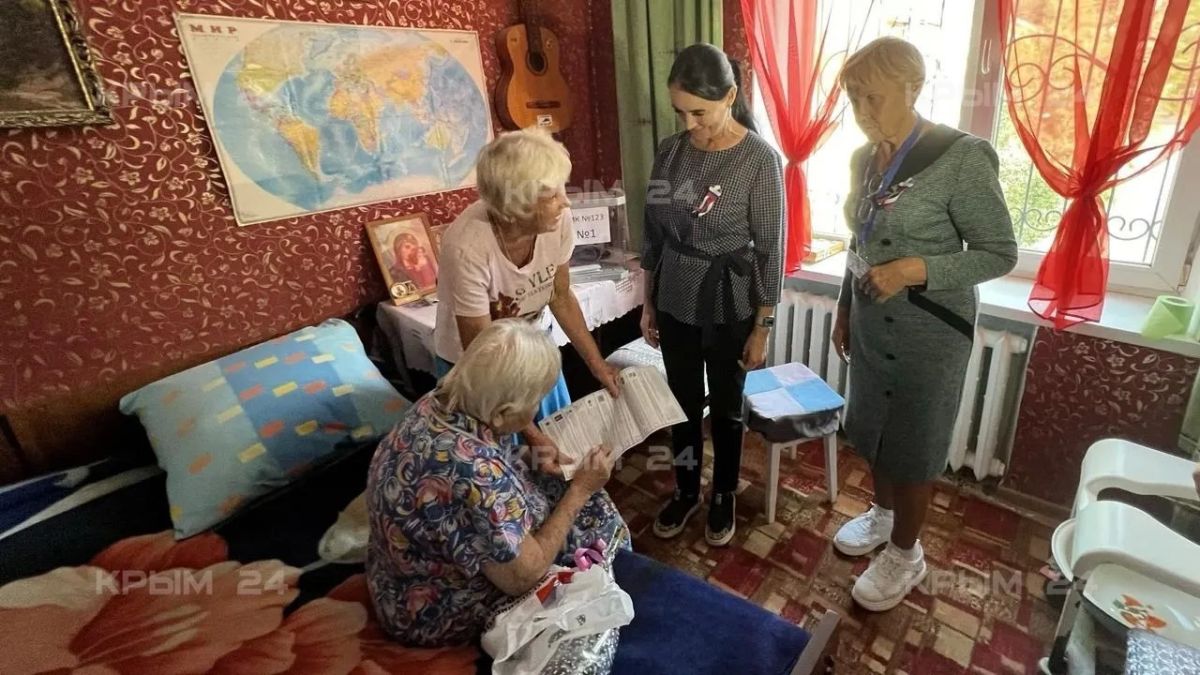 103-летняя жительница Керчи проголосовала на выборах в Госдуму из дома 103-летняя жительница Керчи проголосовала на выборах в Госдуму из дома