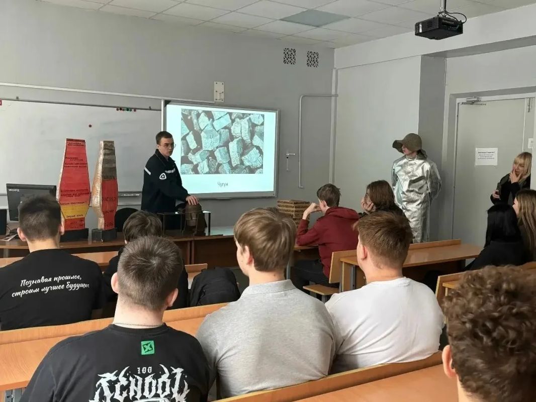 Открывая горизонты: вологодские школьники «примерят» разные профессии на профориентационном марафоне Открывая горизонты: вологодские школьники «примерят» разные профессии на профориентационном марафоне