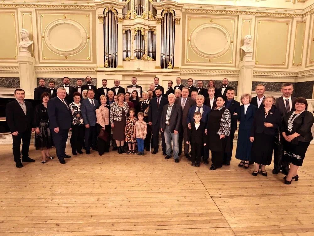 Мужской хор Вологодской филармонии выступил перед земляками в Санкт-Петербурге на фестивале «Вологодчина – край родной!» Мужской хор Вологодской филармонии выступил перед земляками в Санкт-Петербурге на фестивале «Вологодчина – край родной!»