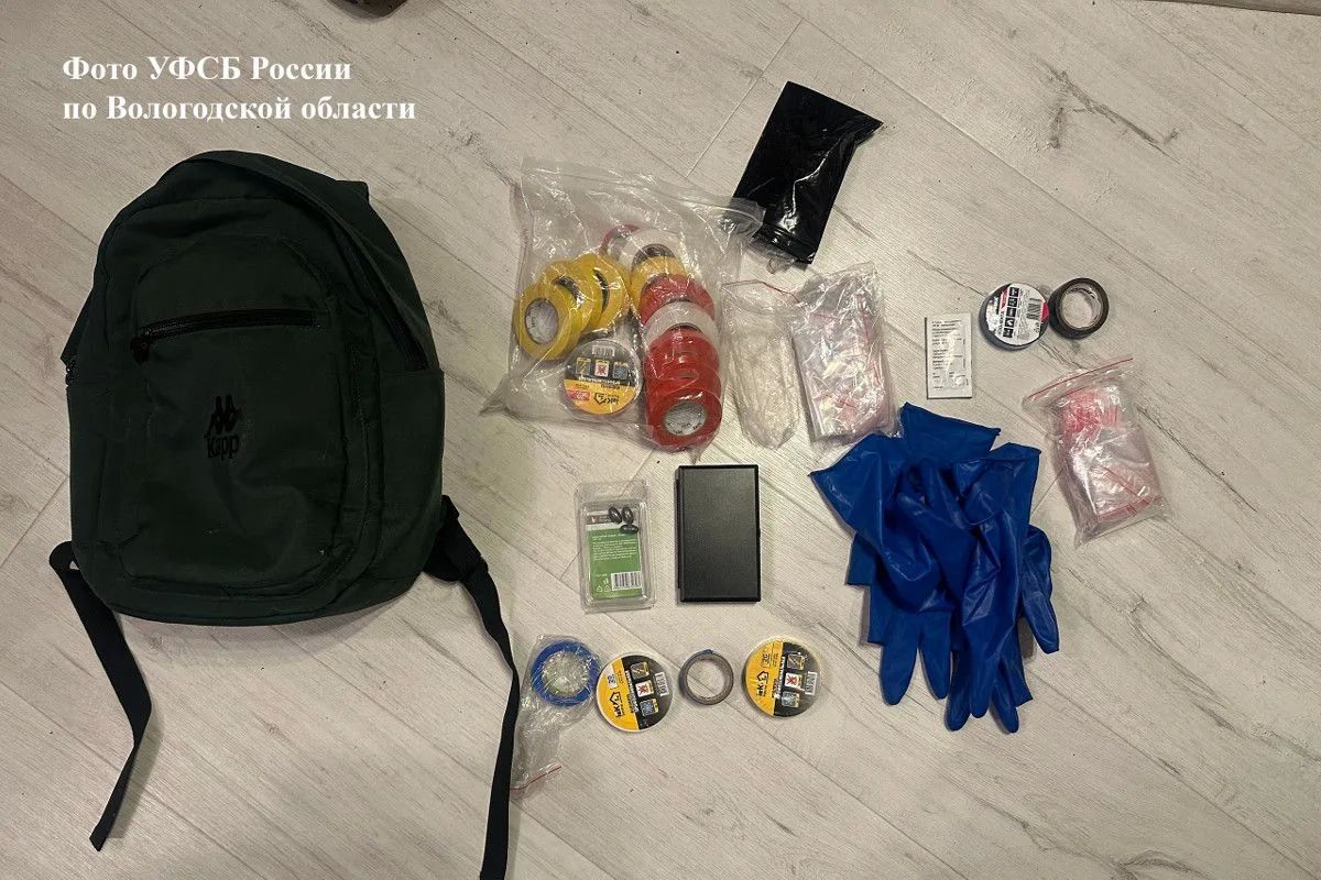 ФСБ задержала двух череповчан с партией наркотиков стоимостью 1,2 млн рублей ФСБ задержала двух череповчан с партией наркотиков стоимостью 1,2 млн рублей