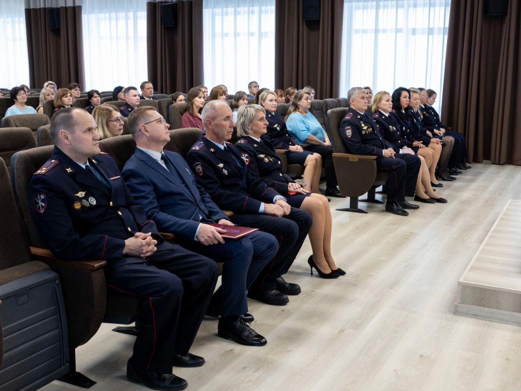 В УМВД России по Вологодской области состоялось торжественное собрание, посвященное Дню информационных подразделений В УМВД России по Вологодской области состоялось торжественное собрание, посвященное Дню информационных подразделений
