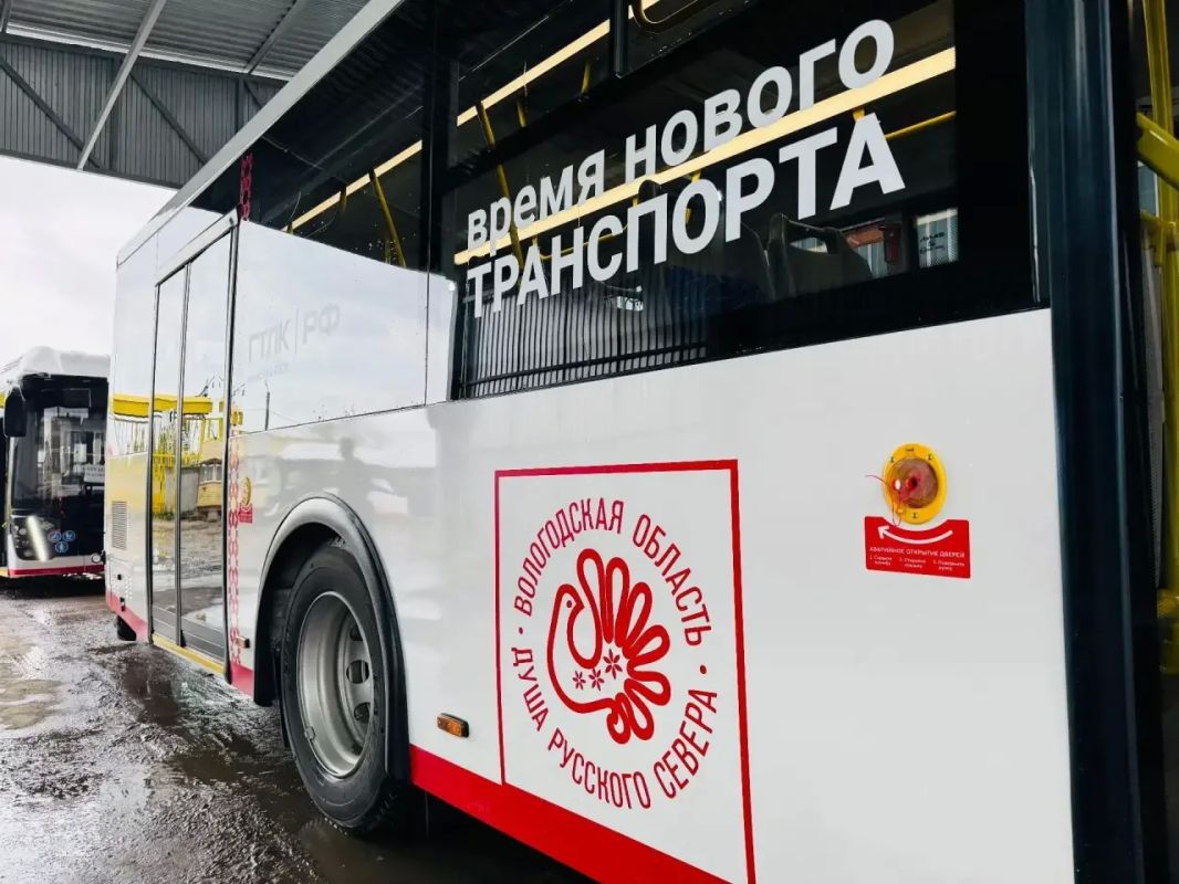 Череповец получил три новых автобуса Череповец получил три новых автобуса