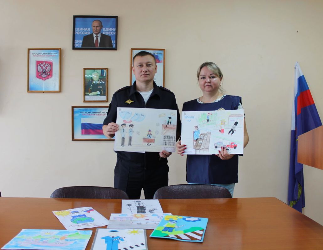 Служба родителей глазами детей: в Никольском округе полицейские и общественники провели отборочный этап конкурса детского рисунка «Мои родители работают в полиции» Служба родителей глазами детей: в Никольском округе полицейские и общественники провели отборочный этап конкурса детского рисунка «Мои родители работают в полиции»