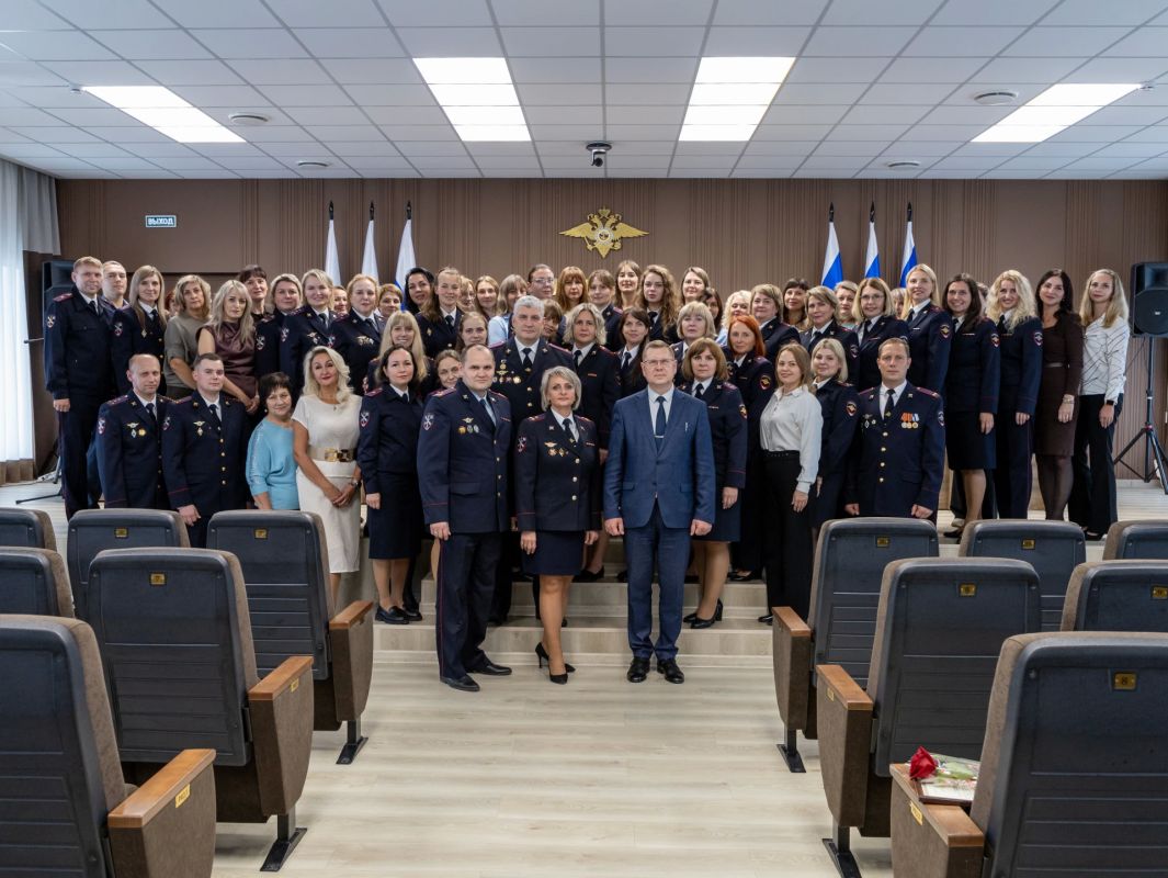 В УМВД России по Вологодской области состоялось торжественное собрание, посвященное Дню информационных подразделений В УМВД России по Вологодской области состоялось торжественное собрание, посвященное Дню информационных подразделений