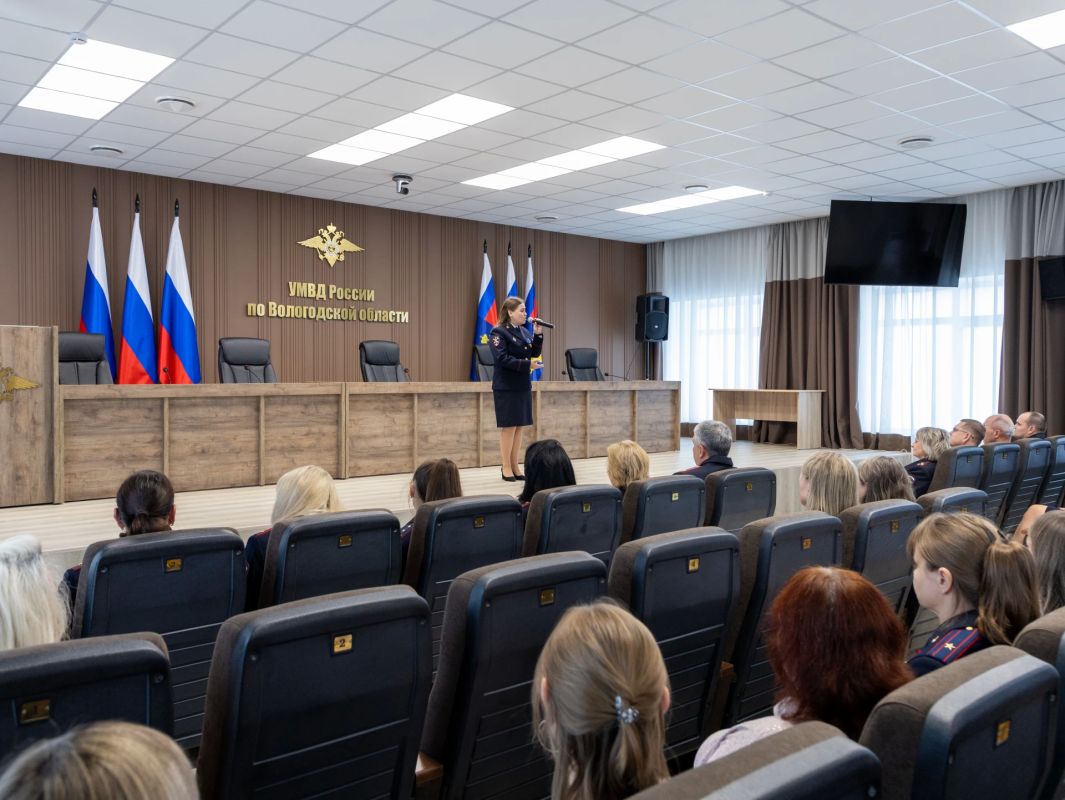 В УМВД России по Вологодской области состоялось торжественное собрание, посвященное Дню информационных подразделений В УМВД России по Вологодской области состоялось торжественное собрание, посвященное Дню информационных подразделений