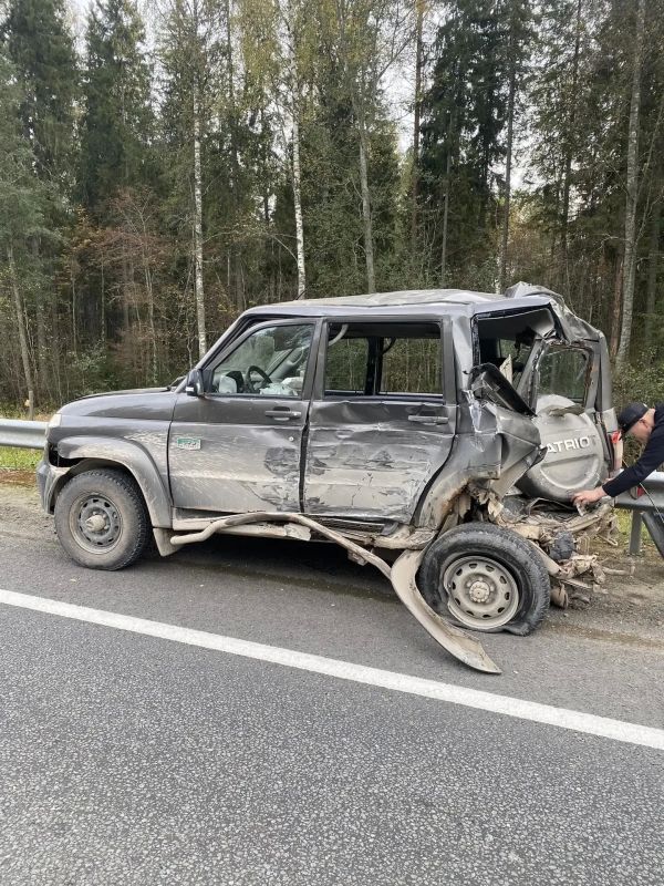 Два человека доставлены в больницу после столкновения трех автомобилей под Вологдой Два человека доставлены в больницу после столкновения трех автомобилей под Вологдой