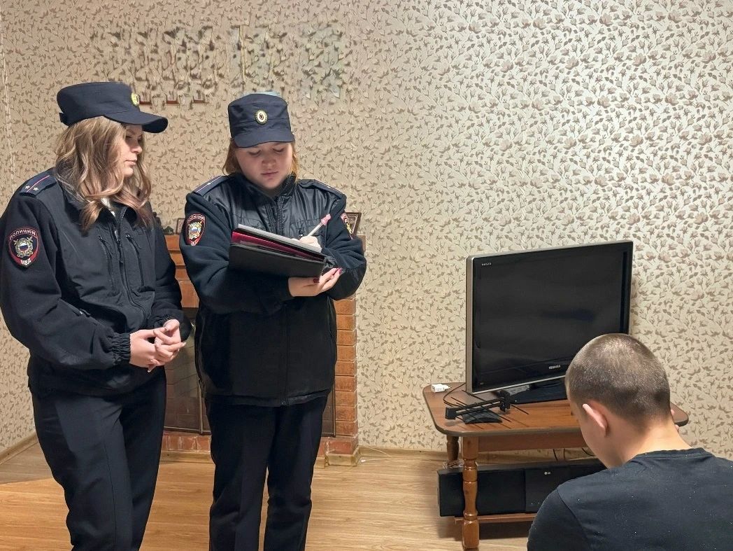 Сотрудники подразделений по делам несовершеннолетних, уголовного розыска и участковых уполномоченных отдела полиции № 3 УМВД России «Вологда» провели рейд в рамках ОПМ «Группа» Сотрудники подразделений по делам несовершеннолетних, уголовного розыска и участковых уполномоченных отдела полиции № 3 УМВД России «Вологда» провели рейд в рамках ОПМ «Группа»
