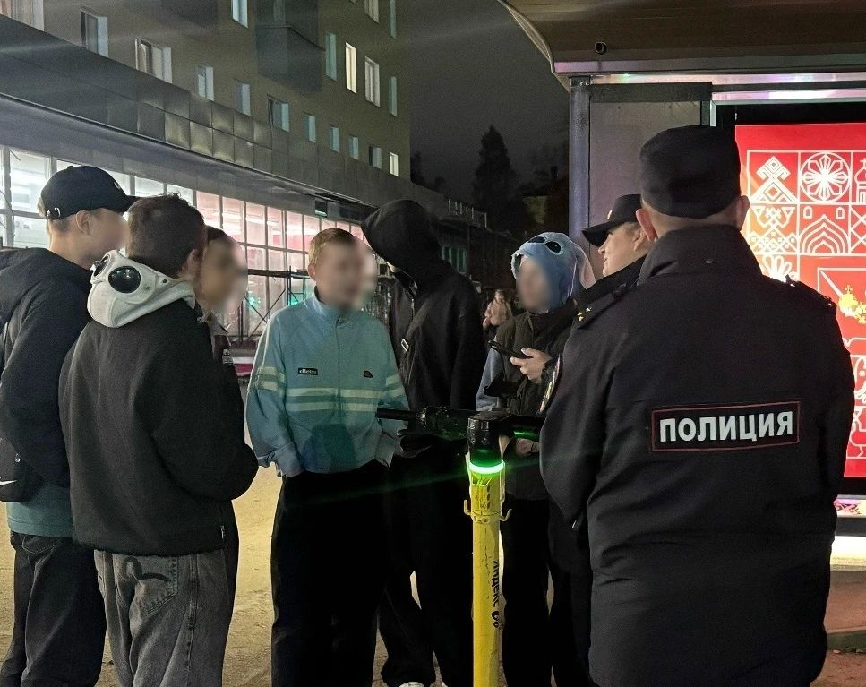 Сотрудники подразделений по делам несовершеннолетних, уголовного розыска и участковых уполномоченных отдела полиции № 3 УМВД России «Вологда» провели рейд в рамках ОПМ «Группа»
