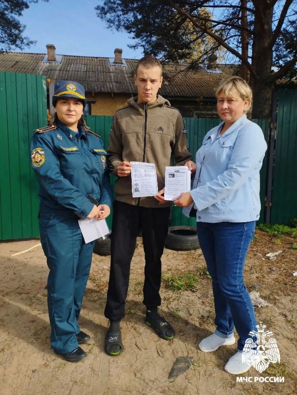 Специалисты МЧС России и соцзащиты навестили семьи Усть-Кубинского округа Специалисты МЧС России и соцзащиты навестили семьи Усть-Кубинского округа