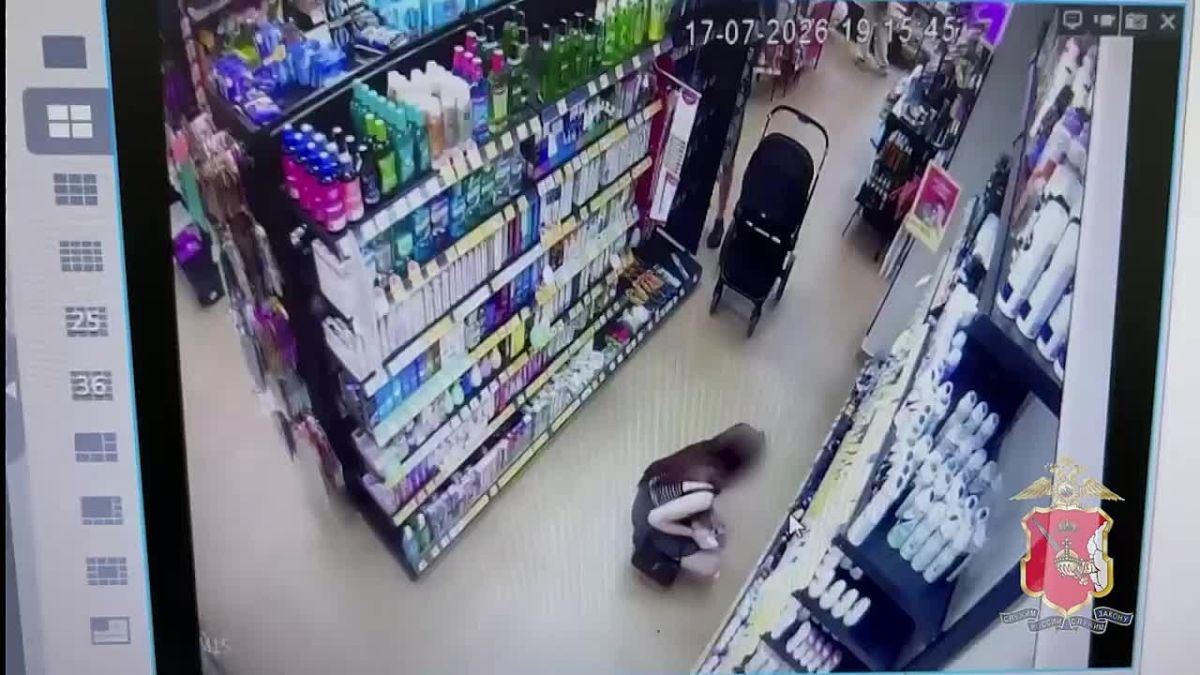 В Вологде полицейские изобличили магазинных воришек: юноша и девушка похитили с полок супермаркета бытовую химию