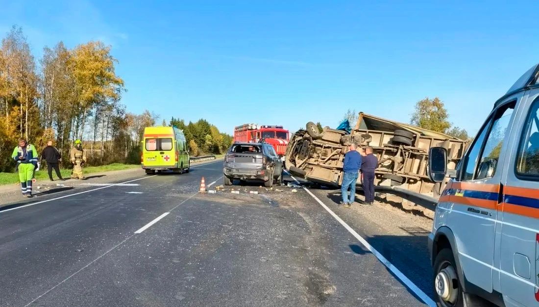 Крупная авария произошла возле деревни Маега Вологодского округа