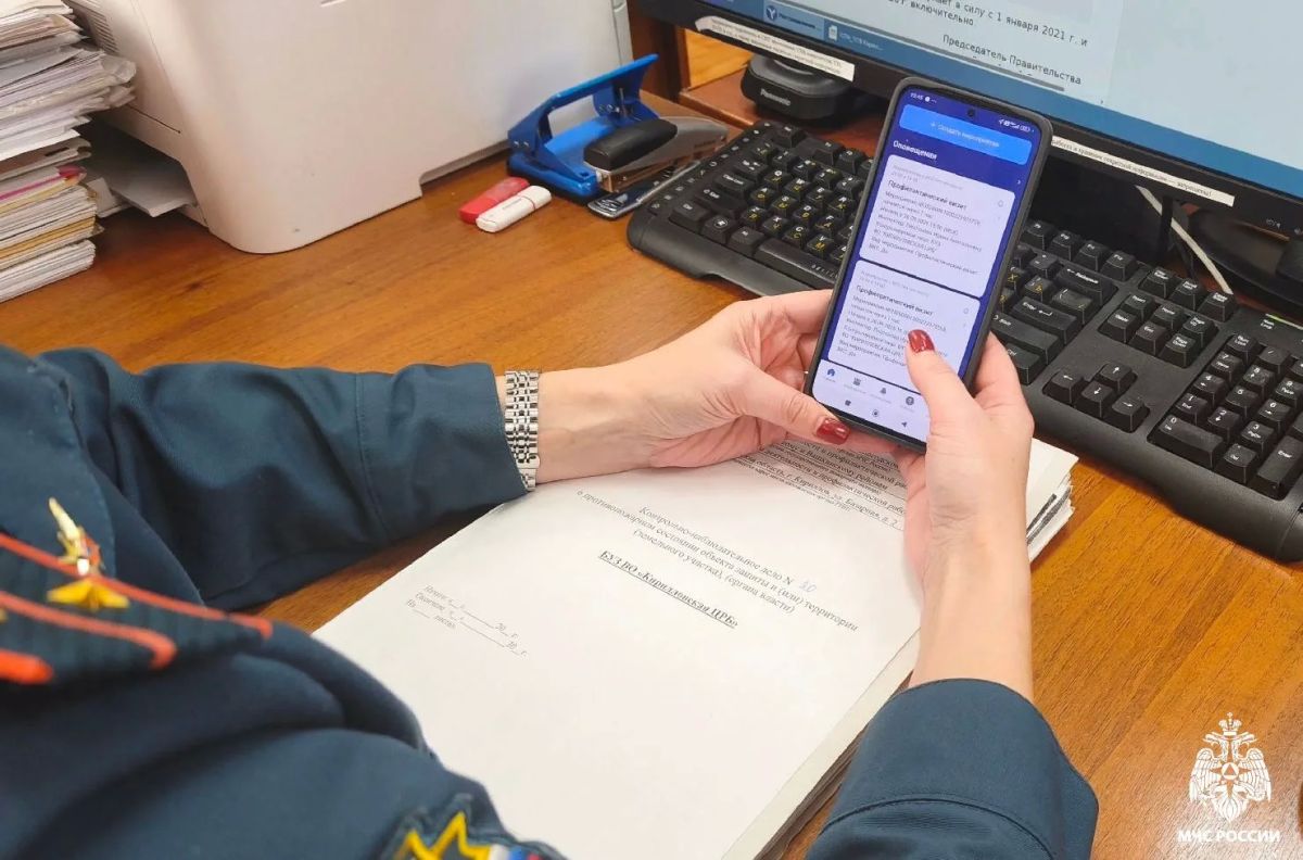 Пожарные инспекторы проверили безопасность в Кирилловской больнице Пожарные инспекторы проверили безопасность в Кирилловской больнице