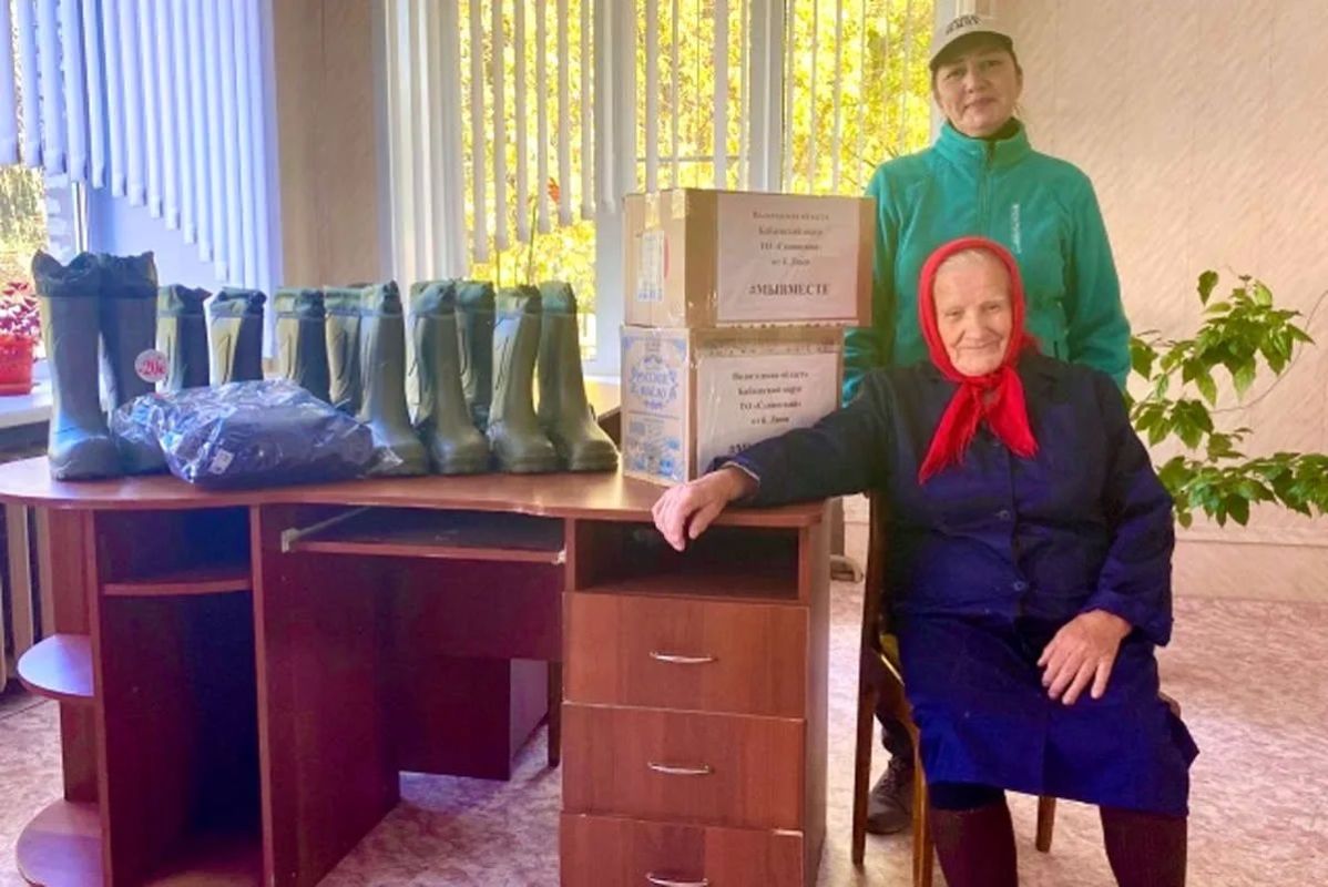 86-летняя Баба Люся из Бабаева закупила для бойцов СВО партию сапог и продукты