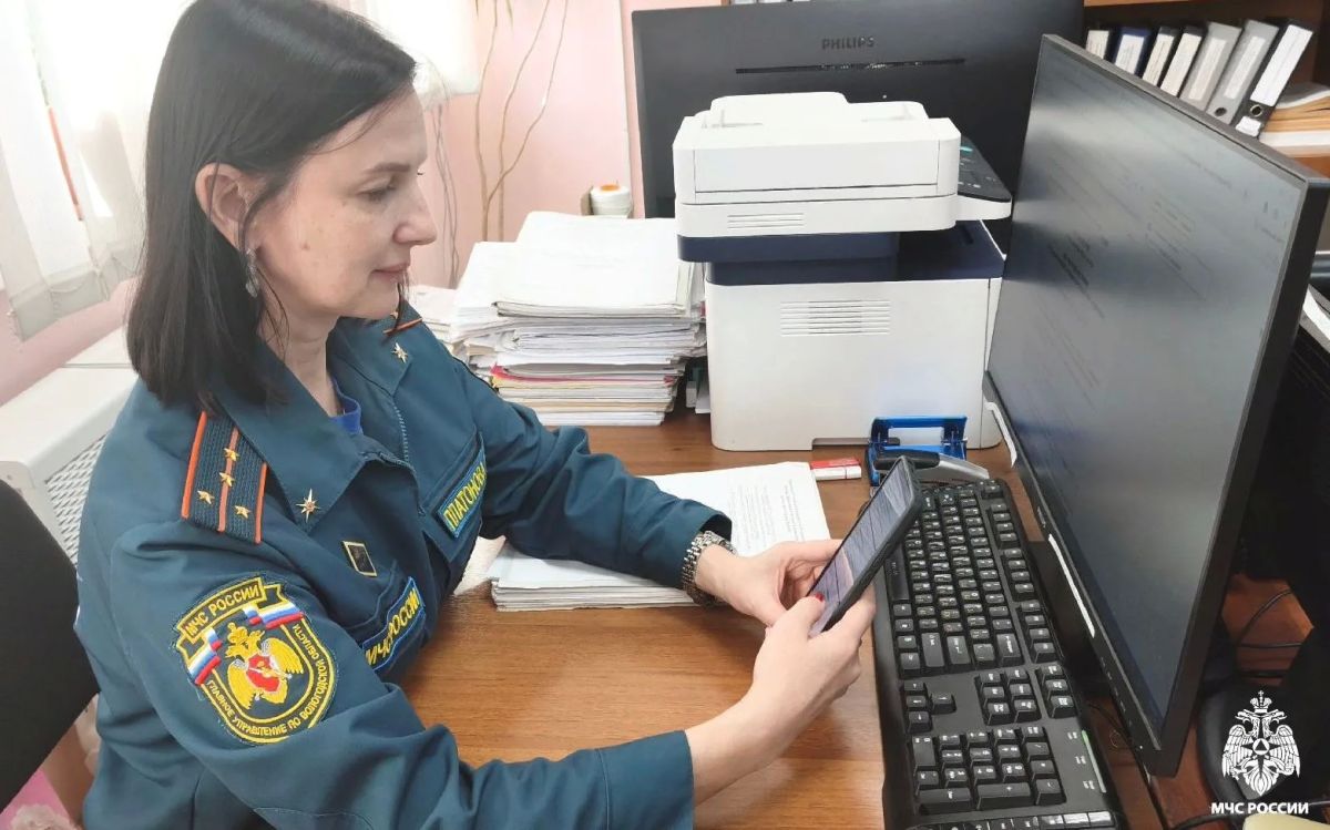 Пожарные инспекторы проверили безопасность в Кирилловской больнице Пожарные инспекторы проверили безопасность в Кирилловской больнице