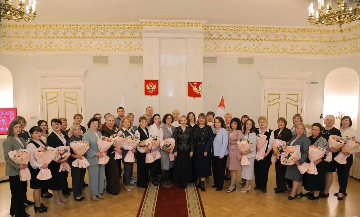 На торжественном мероприятии в областной столице 33 педагога получили награды за наставничество и вклад в будущее региона