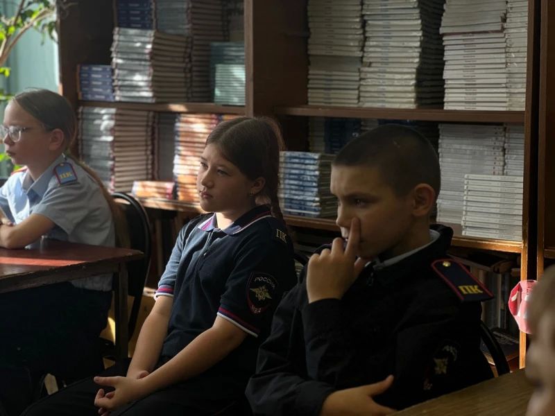 В Великом Устюге госавтоинспекторы напомнили пятиклассникам о правилах безопасности на дороге В Великом Устюге госавтоинспекторы напомнили пятиклассникам о правилах безопасности на дороге