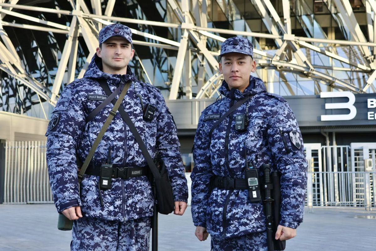 Сегодня на петербургском стадионе «СКА Арена» военнослужащие специального моторизованного Измайловского полка Северо-Западного округа Росгвардии и сотрудники ОМОН «Бастион» Росгвардии обеспечивают безопасность хоккейных... Сегодня на петербургском стадионе «СКА Арена» военнослужащие специального моторизованного Измайловского полка Северо-Западного округа Росгвардии и сотрудники ОМОН «Бастион» Росгвардии обеспечивают безопасность хоккейных...