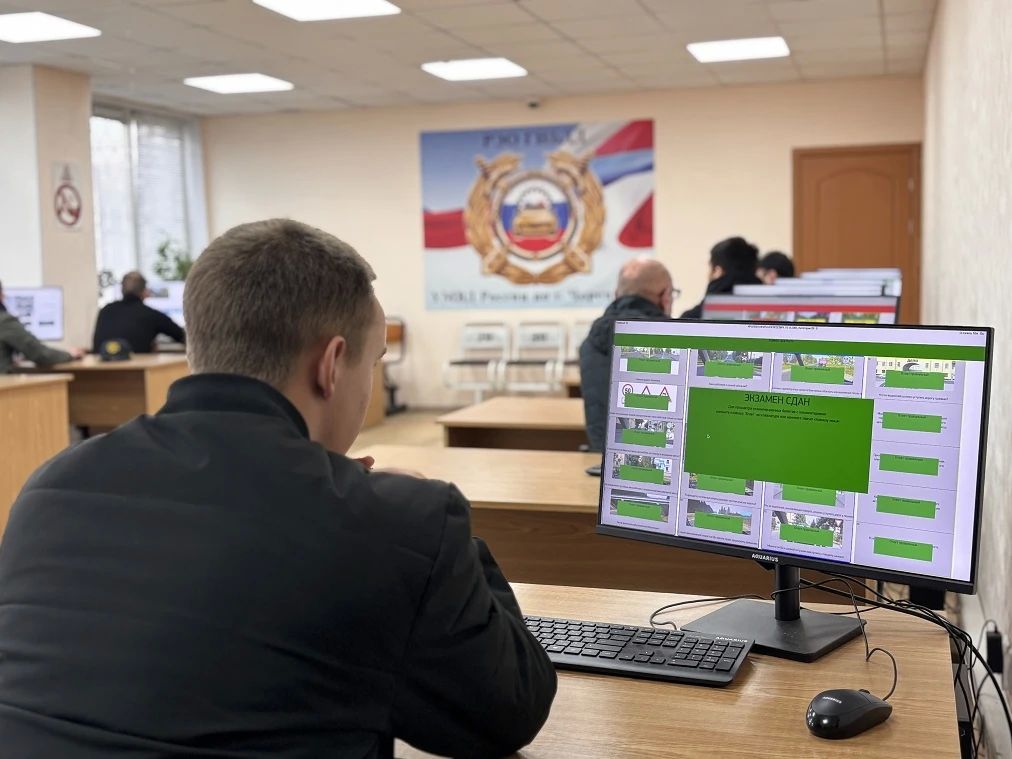 В Череповце члены Общественного совета проверили, как принимаются теоретические экзамены на право управления транспортными средствами В Череповце члены Общественного совета проверили, как принимаются теоретические экзамены на право управления транспортными средствами