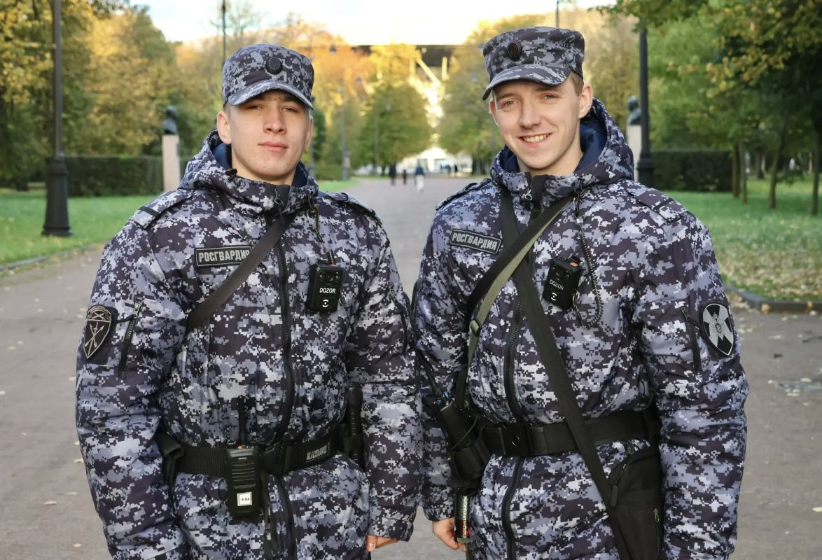 Сегодня на петербургском стадионе «СКА Арена» военнослужащие специального моторизованного Измайловского полка Северо-Западного округа Росгвардии и сотрудники ОМОН «Бастион» Росгвардии обеспечивают безопасность хоккейных... Сегодня на петербургском стадионе «СКА Арена» военнослужащие специального моторизованного Измайловского полка Северо-Западного округа Росгвардии и сотрудники ОМОН «Бастион» Росгвардии обеспечивают безопасность хоккейных...