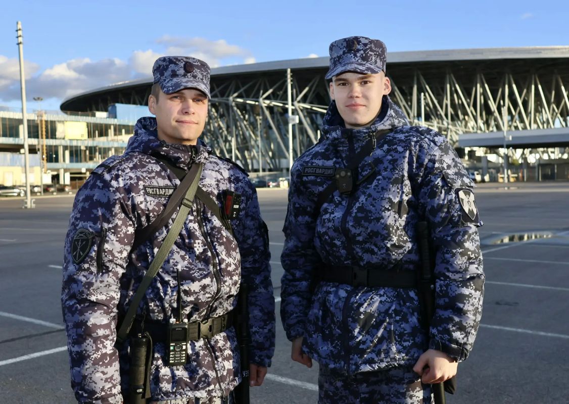 Сегодня на петербургском стадионе «СКА Арена» военнослужащие специального моторизованного Измайловского полка Северо-Западного округа Росгвардии и сотрудники ОМОН «Бастион» Росгвардии обеспечивают безопасность хоккейных... Сегодня на петербургском стадионе «СКА Арена» военнослужащие специального моторизованного Измайловского полка Северо-Западного округа Росгвардии и сотрудники ОМОН «Бастион» Росгвардии обеспечивают безопасность хоккейных...