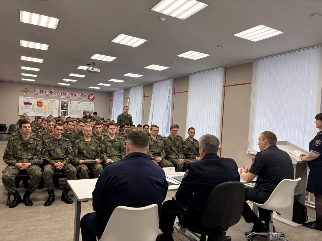 Как стать офицером полиции: разговор с курсантами о перспективах в профессии Как стать офицером полиции: разговор с курсантами о перспективах в профессии