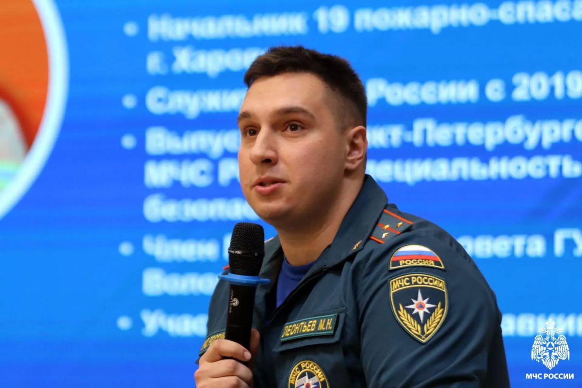 В Региональном центре патриотического воспитания сотрудники МЧС России провели встречу со школьниками и студентами В Региональном центре патриотического воспитания сотрудники МЧС России провели встречу со школьниками и студентами