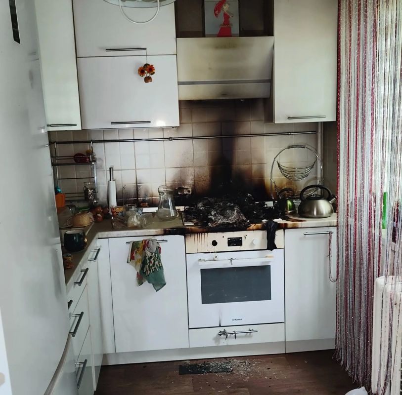 В Вологде сотрудники уголовного розыска задержали подозреваемого в попытке кражи и поджоге квартиры В Вологде сотрудники уголовного розыска задержали подозреваемого в попытке кражи и поджоге квартиры