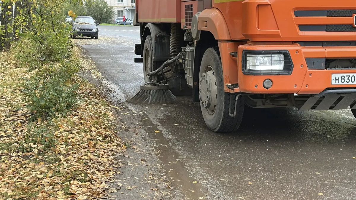Пока Вологда просыпается, коммунальные службы уже приводят город в порядок: убирают опавшую листву, очищают тротуары и дороги, моют остановки и вывозят мусор Пока Вологда просыпается, коммунальные службы уже приводят город в порядок: убирают опавшую листву, очищают тротуары и дороги, моют остановки и вывозят мусор