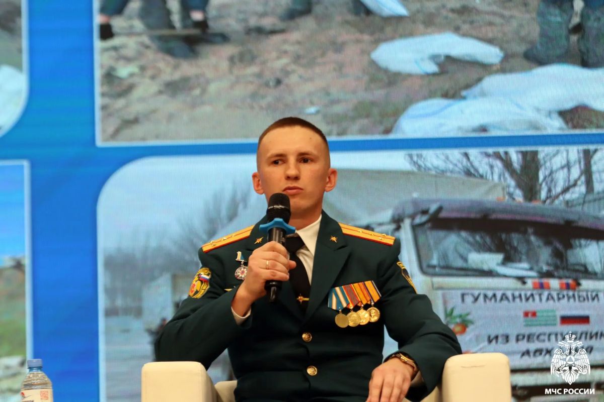 В Региональном центре патриотического воспитания сотрудники МЧС России провели встречу со школьниками и студентами В Региональном центре патриотического воспитания сотрудники МЧС России провели встречу со школьниками и студентами