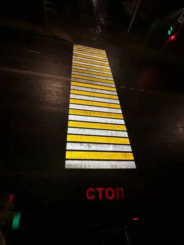 В Вологде заработали ещё пять проекционных пешеходных переходов В Вологде заработали ещё пять проекционных пешеходных переходов