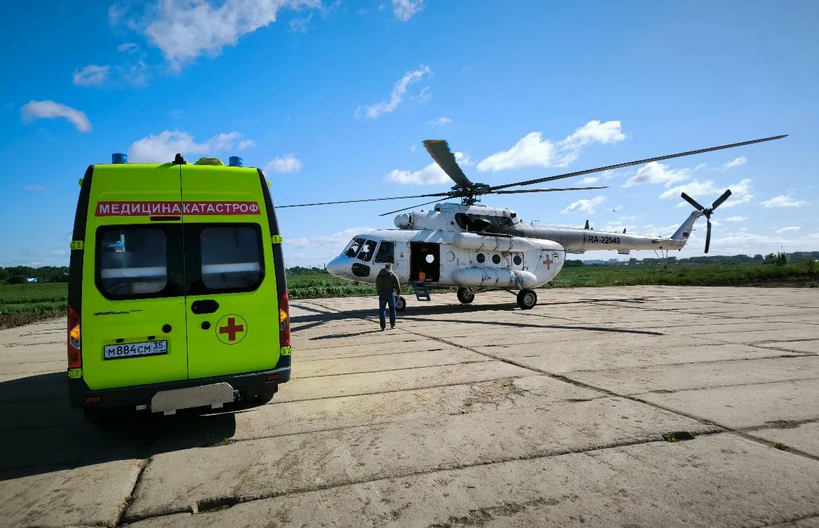 Вологодские врачи спасли водителя с переломом шеи Вологодские врачи спасли водителя с переломом шеи