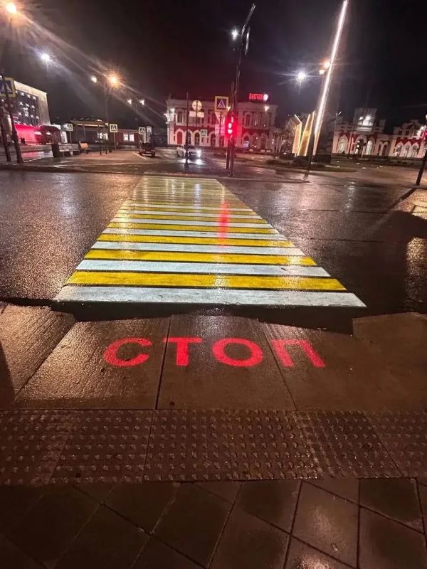 В Вологде заработали ещё пять проекционных пешеходных переходов В Вологде заработали ещё пять проекционных пешеходных переходов