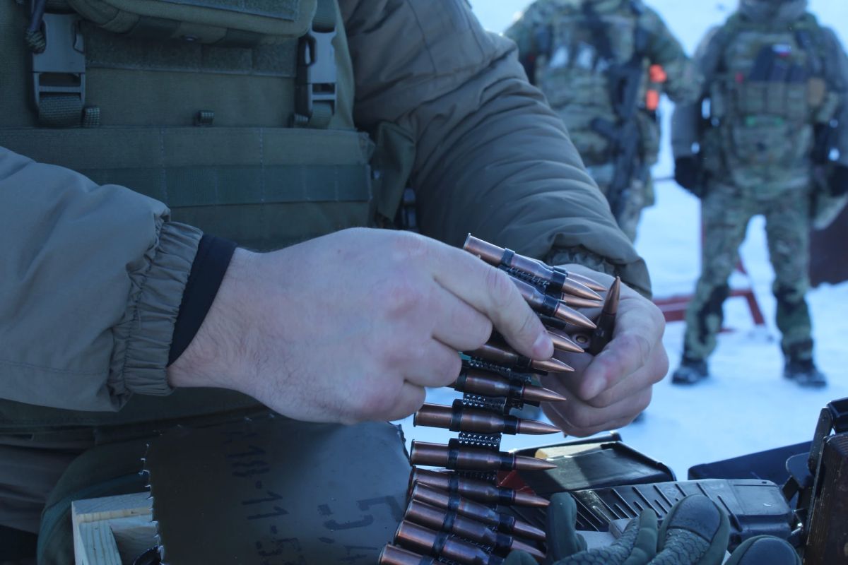 В Вологде молодым сотрудникам СОБР в профессиональный праздник вручены береты Накануне отмечался День образования специальных отрядов быстрого реагирования войск национальной гвардии. По традиции в СОБР «Дружина» Росгвардии... В Вологде молодым сотрудникам СОБР в профессиональный праздник вручены береты Накануне отмечался День образования специальных отрядов быстрого реагирования войск национальной гвардии. По традиции в СОБР «Дружина» Росгвардии...