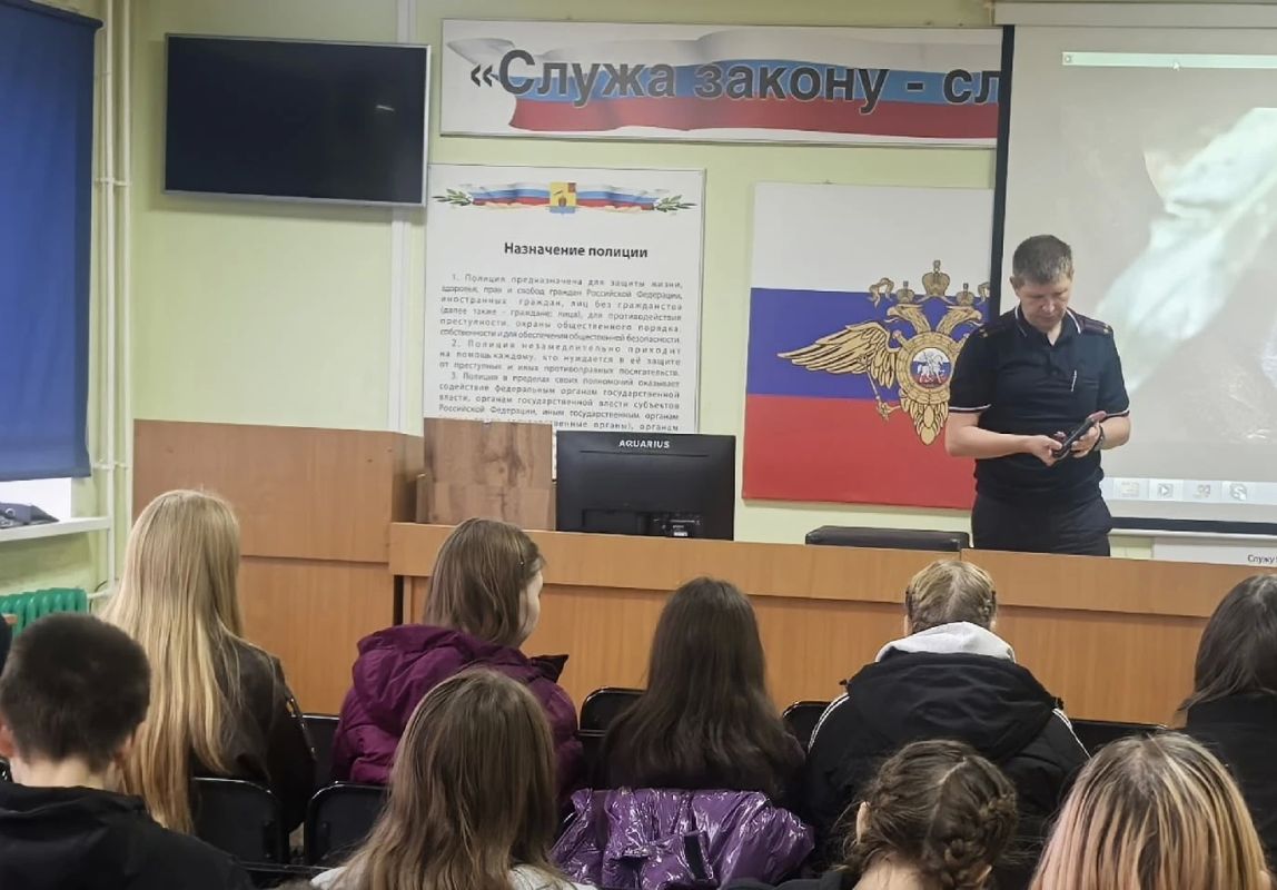 Школьники и студенты побывали на экскурсии в вытегорской полиции Школьники и студенты побывали на экскурсии в вытегорской полиции