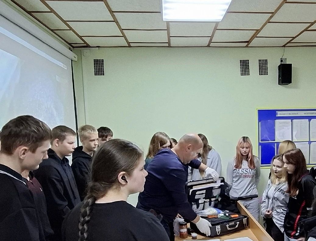 Школьники и студенты побывали на экскурсии в вытегорской полиции Школьники и студенты побывали на экскурсии в вытегорской полиции